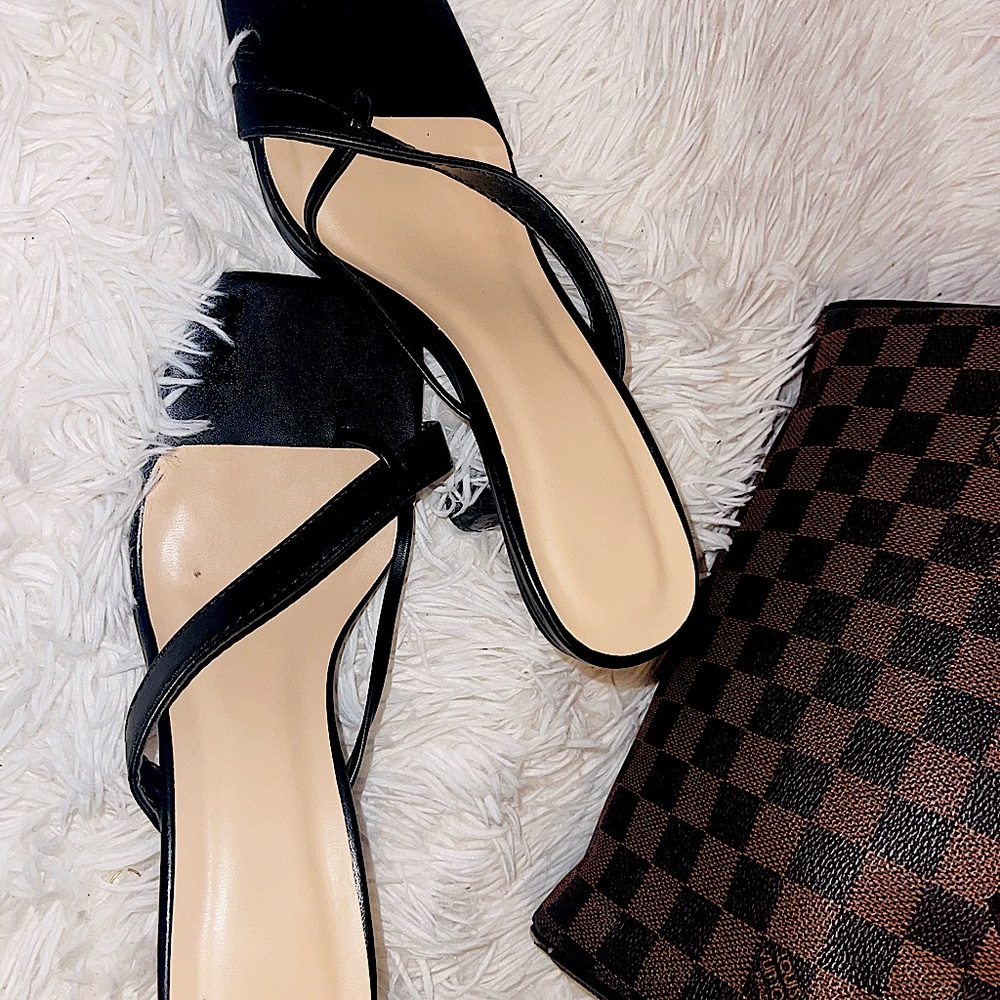 Black heeled thong sandals